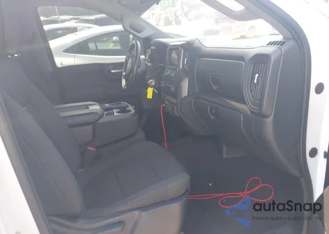 2021 Chevrolet Silverado 1500 2Wd Double Cab Standard Bed Custom z USA, uszkodzony, nr VIN 1GCRWBEK2MZ301480